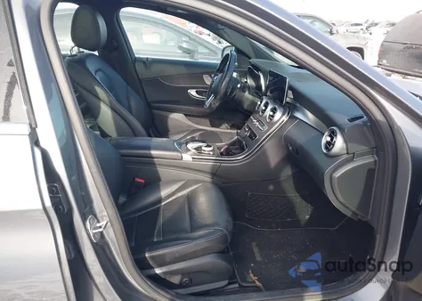 2019 Mercedes-Benz C 300 4Matic z USA, uszkodzony, nr VIN 55SWF8EB3KU291842